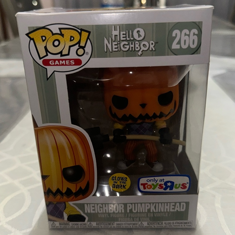 HELLO NEIGHBOR GLOWS IN THE DARK TOYS R US FUNKO #266